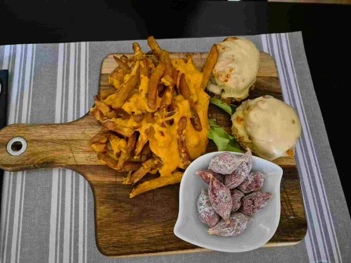 Planches frites fromage fondu et saucissons Danjoutin